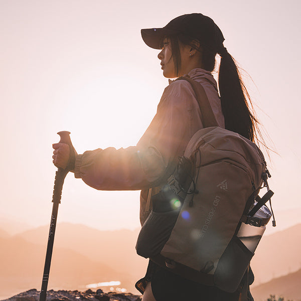 20L Lightweight Hiking Backpack for Camping, Travel, and Commuting - Pink/White